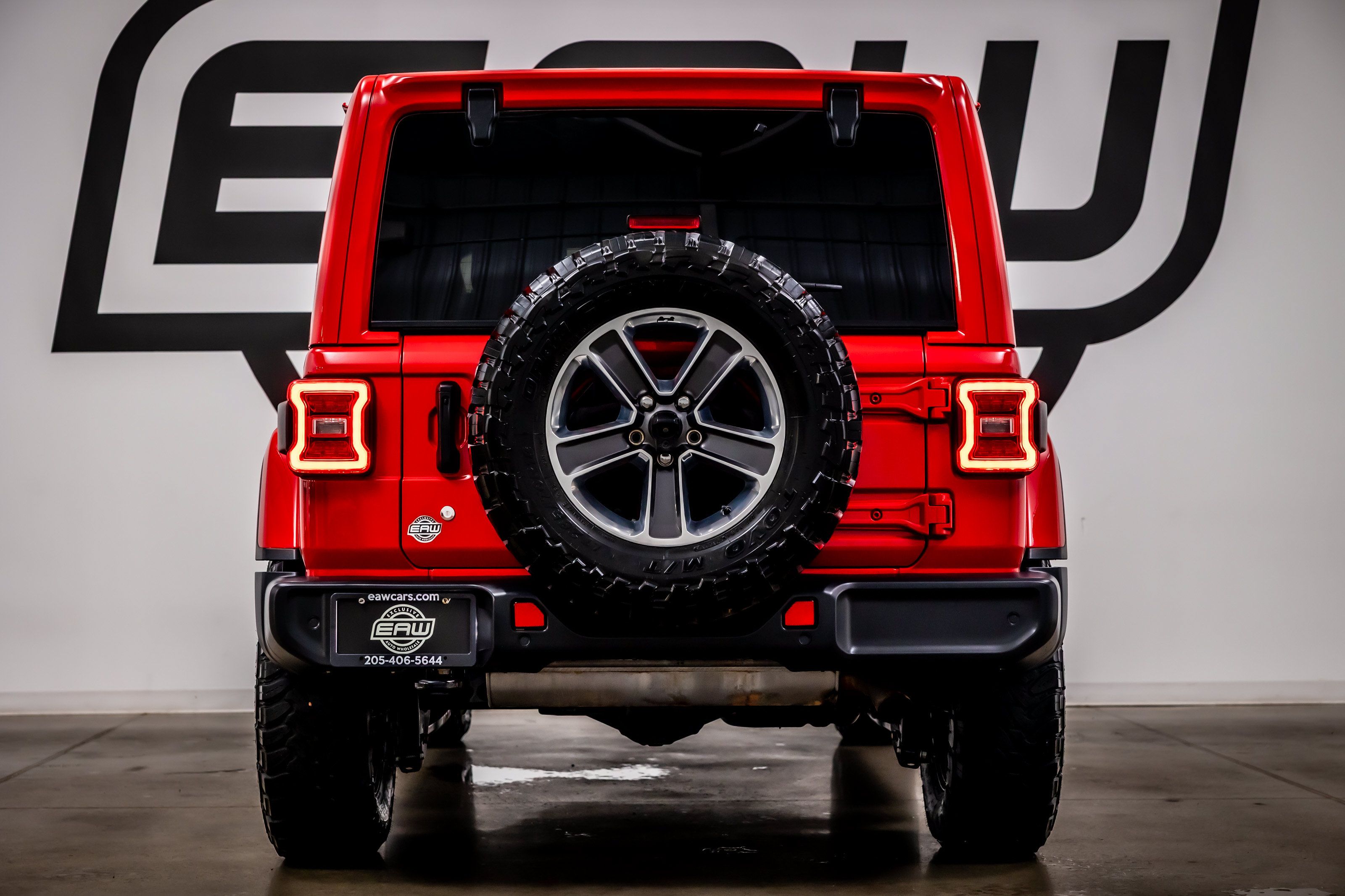 Used 2018 Jeep Wrangler Unlimited Sahara AWD/4WD image 11