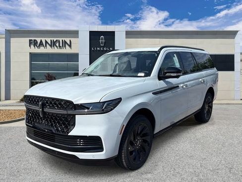 New 2026 Lincoln Navigator L Reserve w/ Jet Appearance Package AWD/4WD image 3