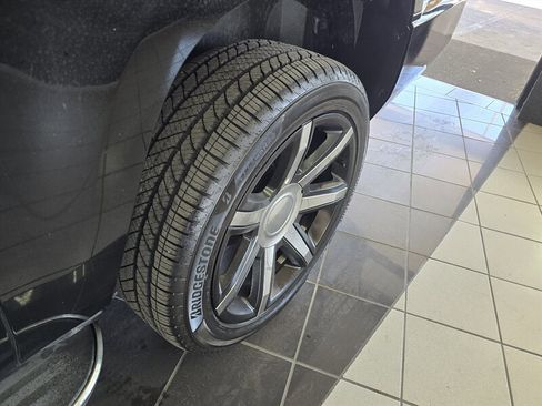 Used 2011 Cadillac Escalade ESV Luxury image 44