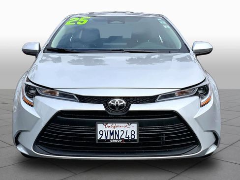Certified 2025 Toyota Corolla LE image 3
