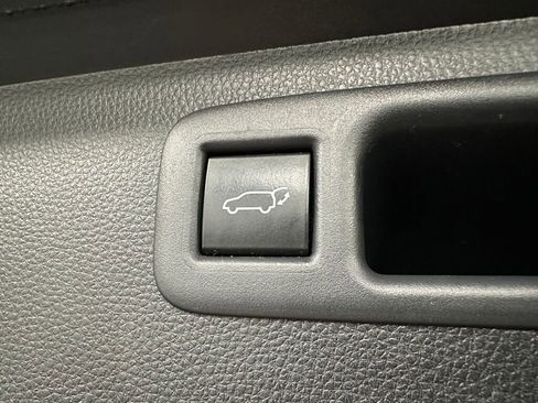 Used 2023 Toyota Highlander XLE AWD/4WD image 20