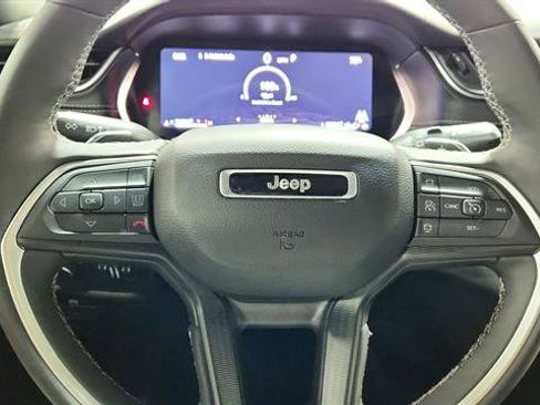 Used 2025 Jeep Grand Cherokee Laredo X w/ Luxury Tech Group I image 15