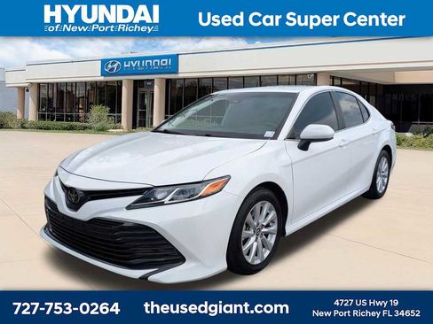 Used 2019 Toyota Camry LE FWD image 1