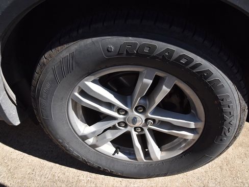 Used 2021 Ford Explorer XLT image 10