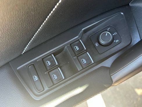 Used 2023 Volkswagen Tiguan SE w/ Panoramic Sunroof Package FWD image 15
