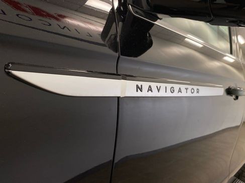 New 2026 Lincoln Navigator Premiere AWD/4WD image 17