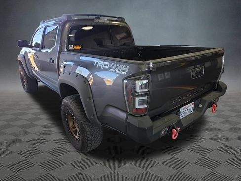 Used 2019 Toyota Tacoma TRD Off-Road w/ Technology Package AWD/4WD image 5