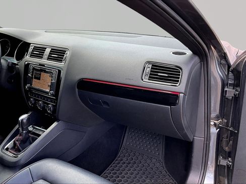 Used 2017 Volkswagen Jetta GLI image 28