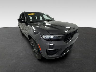 Used 2023 Jeep Grand Cherokee Limited w/ Black Appearance Package