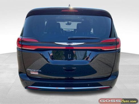 Certified 2024 Chrysler Pacifica Touring-L FWD image 4