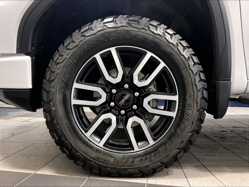 Used 2024 GMC Sierra 1500 AT4 w/ Technology Package image 7