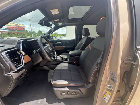 Used 2024 GMC Canyon AT4 w/ Technology Package AWD/4WD image 7