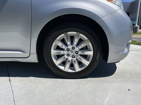 Used 2013 Toyota Sienna Limited w/ Premium Pkg AWD/4WD image 13