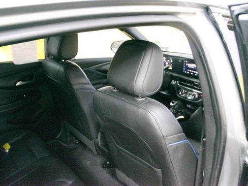 Used 2024 Buick Envista Sport Touring w/ Convenience II Package FWD image 10