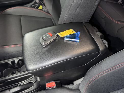 Used 2023 Jeep Wrangler Unlimited Rubicon AWD/4WD image 30