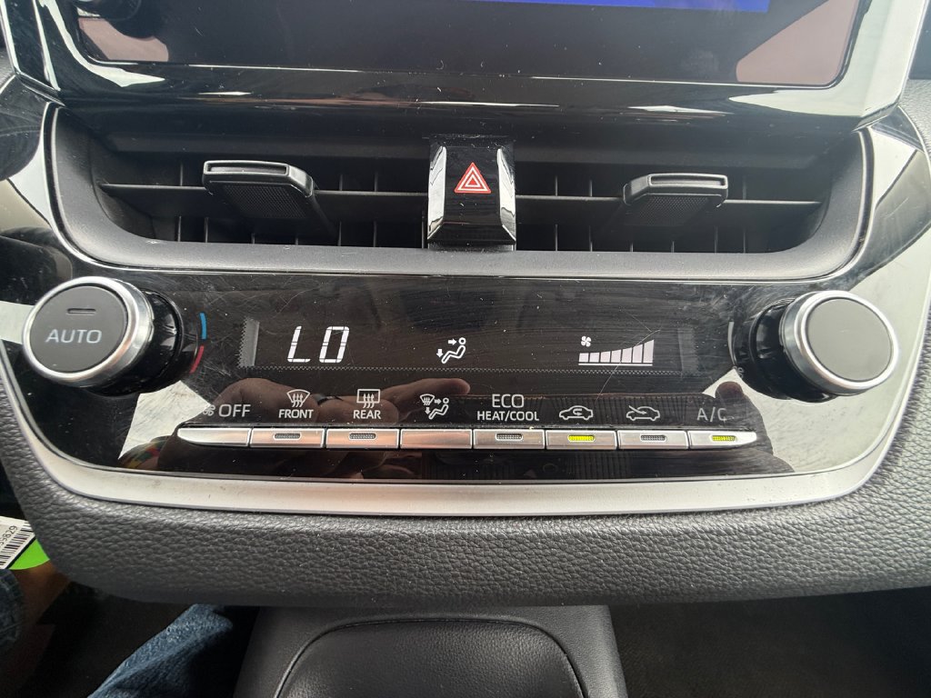 Used 2024 Toyota Corolla LE FWD image 29