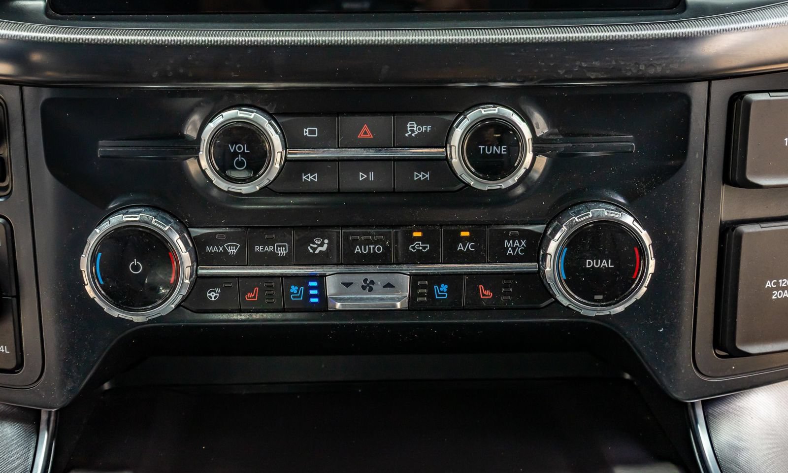 Used 2025 Ford F150 Platinum AWD/4WD image 28