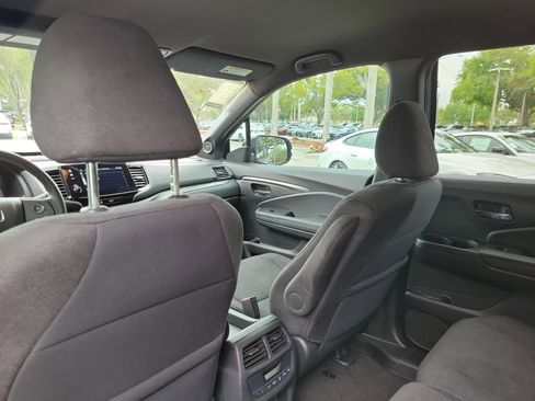 Used 2022 Honda Pilot Sport image 11