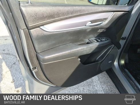 Used 2017 Cadillac XT5 Luxury image 25