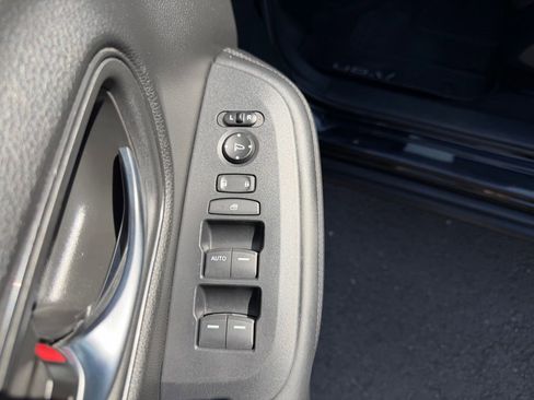 Used 2023 Honda HR-V LX image 13