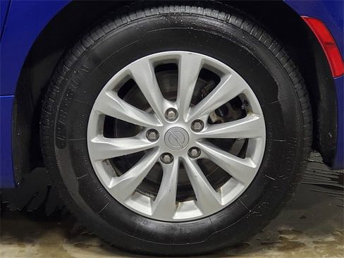 Used 2018 Chrysler Pacifica Touring-L image 8