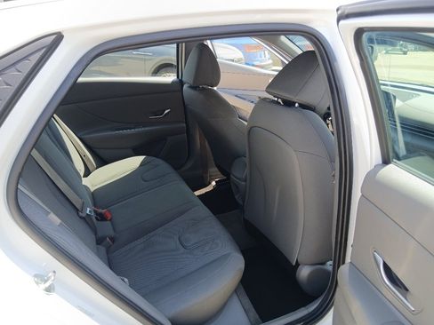 Used 2025 Hyundai Elantra SE FWD image 20