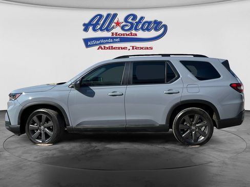 Used 2025 Honda Pilot Sport image 8