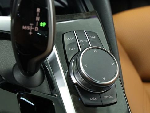 Used 2023 BMW 540i w/ Convenience Package image 25