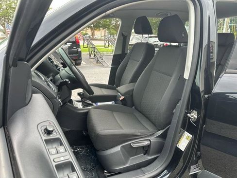 Used 2013 Volkswagen Tiguan S image 33