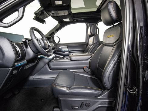 Used 2025 Ford Expedition Tremor image 9