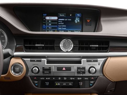 Used 2017 Lexus ES 350 w/ Luxury Package FWD image 10