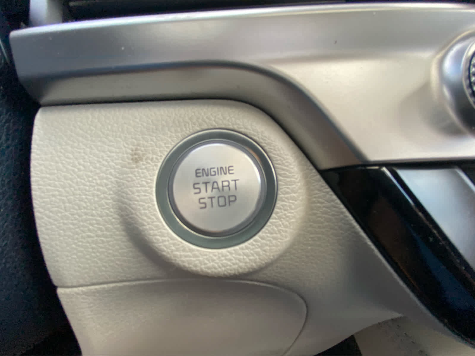 Used 2025 Kia Telluride EX w/ EX Captain's Chair Package FWD image 33
