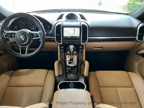 Used 2016 Porsche Cayenne image 33