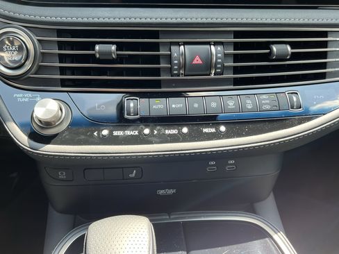 Used 2023 Lexus LS 500 F Sport w/ Cold Weather Package (CK) RWD image 29