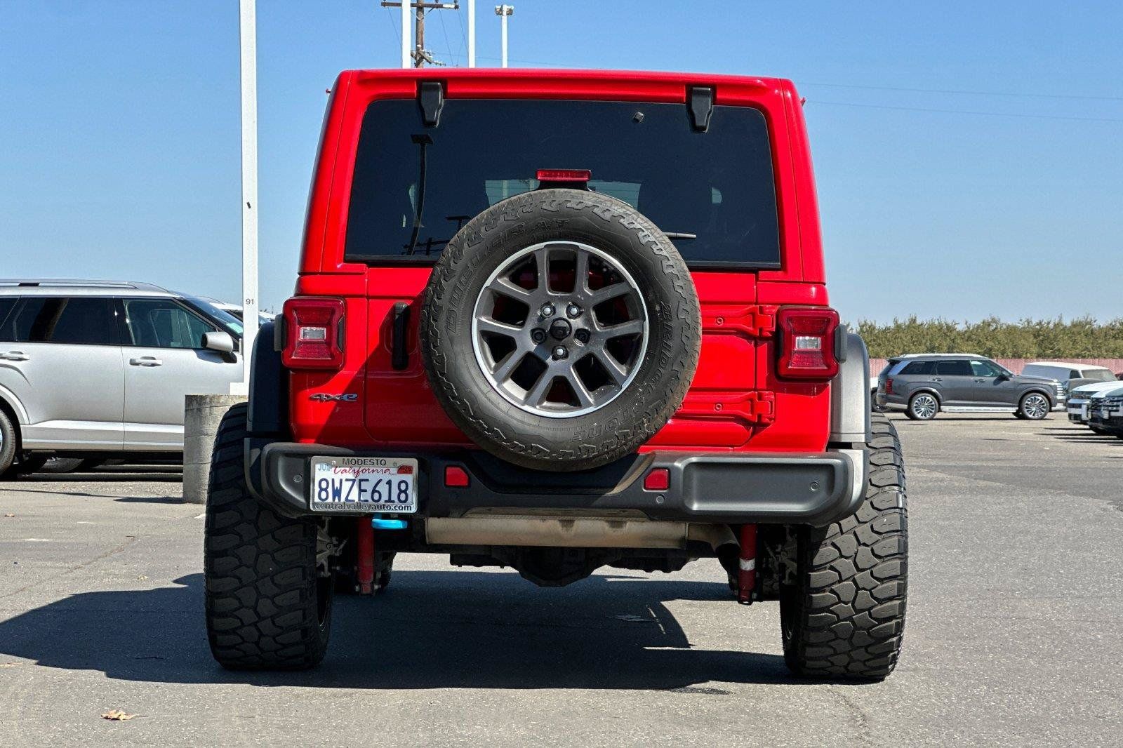 Used 2021 Jeep Wrangler Unlimited Rubicon 4xe w/ Cold Weather Group AWD/4WD image 4