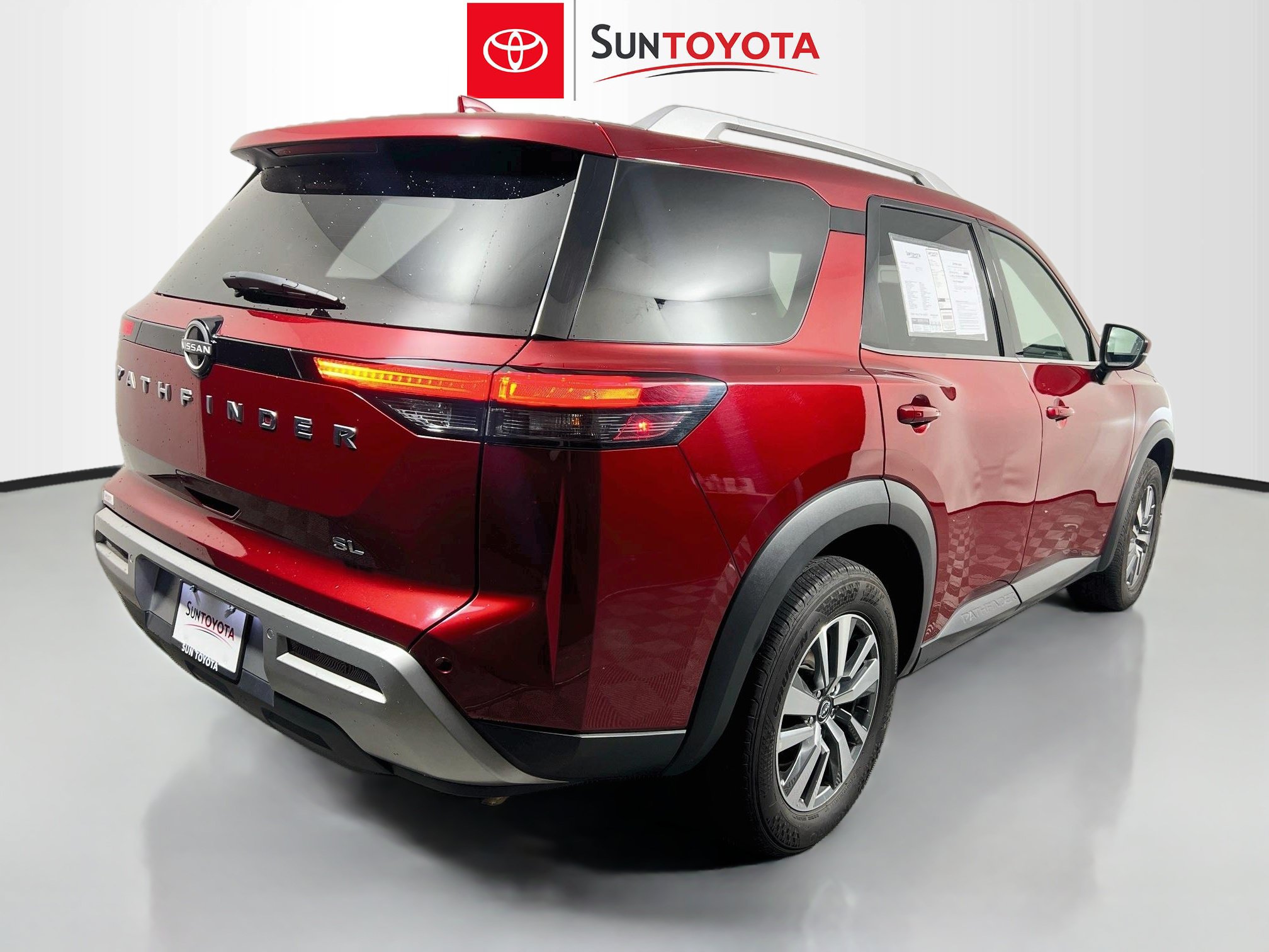 Used 2025 Nissan Pathfinder SL FWD image 4
