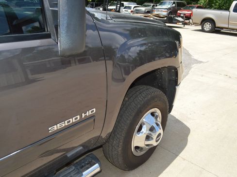 Used 2011 GMC Sierra 3500 SLT w/ SLT Convenience Package AWD/4WD image 11
