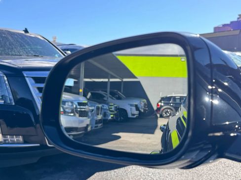 Used 2016 Jaguar XF S image 25