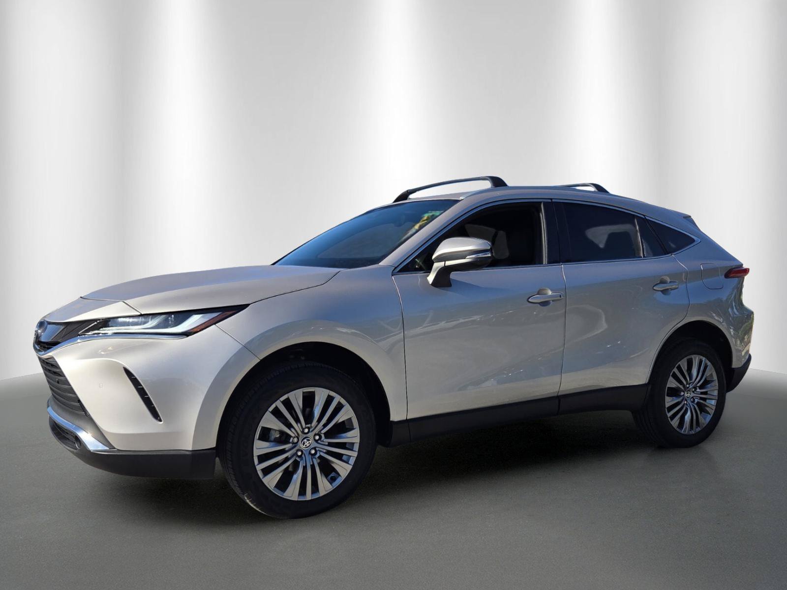 Used 2022 Toyota Venza XLE AWD/4WD image 3