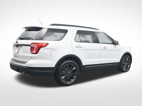 Used 2018 Ford Explorer XLT w/ Equipment Group 202A FWD image 6