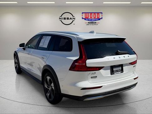 Used 2025 Volvo V60 B5 Cross Country Plus image 5