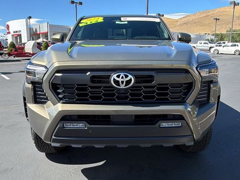 Used 2024 Toyota Tacoma TRD Off-Road w/ TRD Off Road Premium Package AWD/4WD image 8