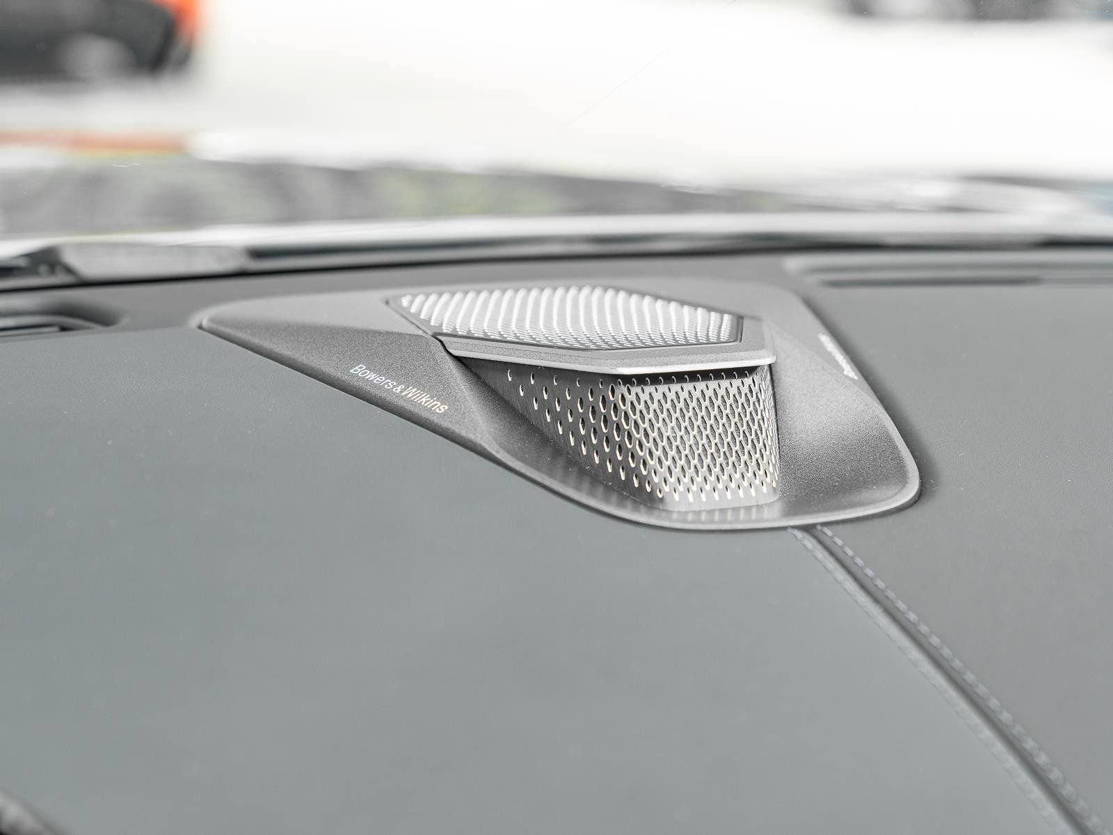 Used 2025 Aston Martin Vanquish RWD image 48
