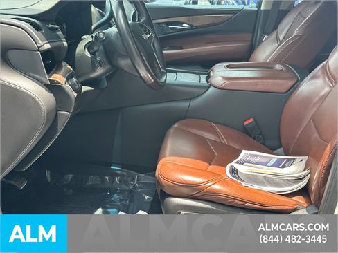 Used 2020 Cadillac Escalade ESV Luxury RWD image 10