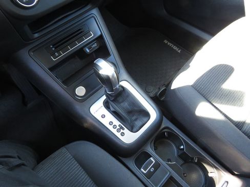 Used 2017 Volkswagen Tiguan Limited w/ Premium Package image 23