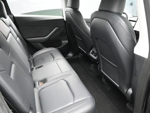 Used 2024 Tesla Model Y 2WD image 34