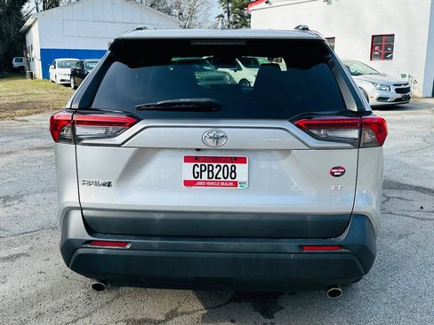 Used 2021 Toyota RAV4 LE image 7