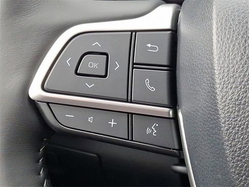 New 2025 Toyota Highlander Platinum image 17