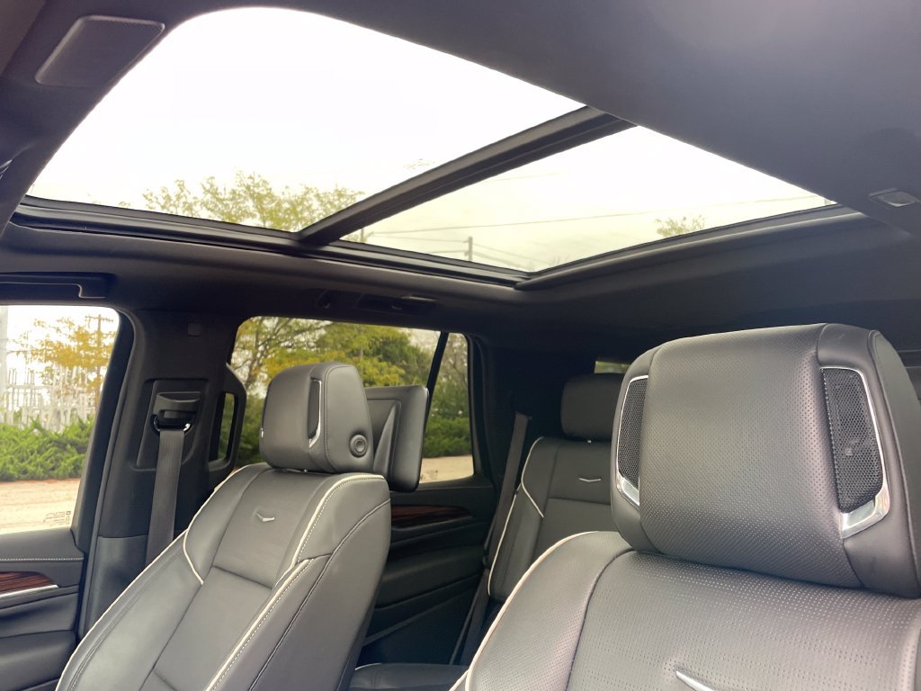 Used 2024 Cadillac Escalade Premium Luxury AWD/4WD image 19