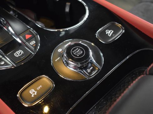 Certified 2022 Bentley Bentayga image 36